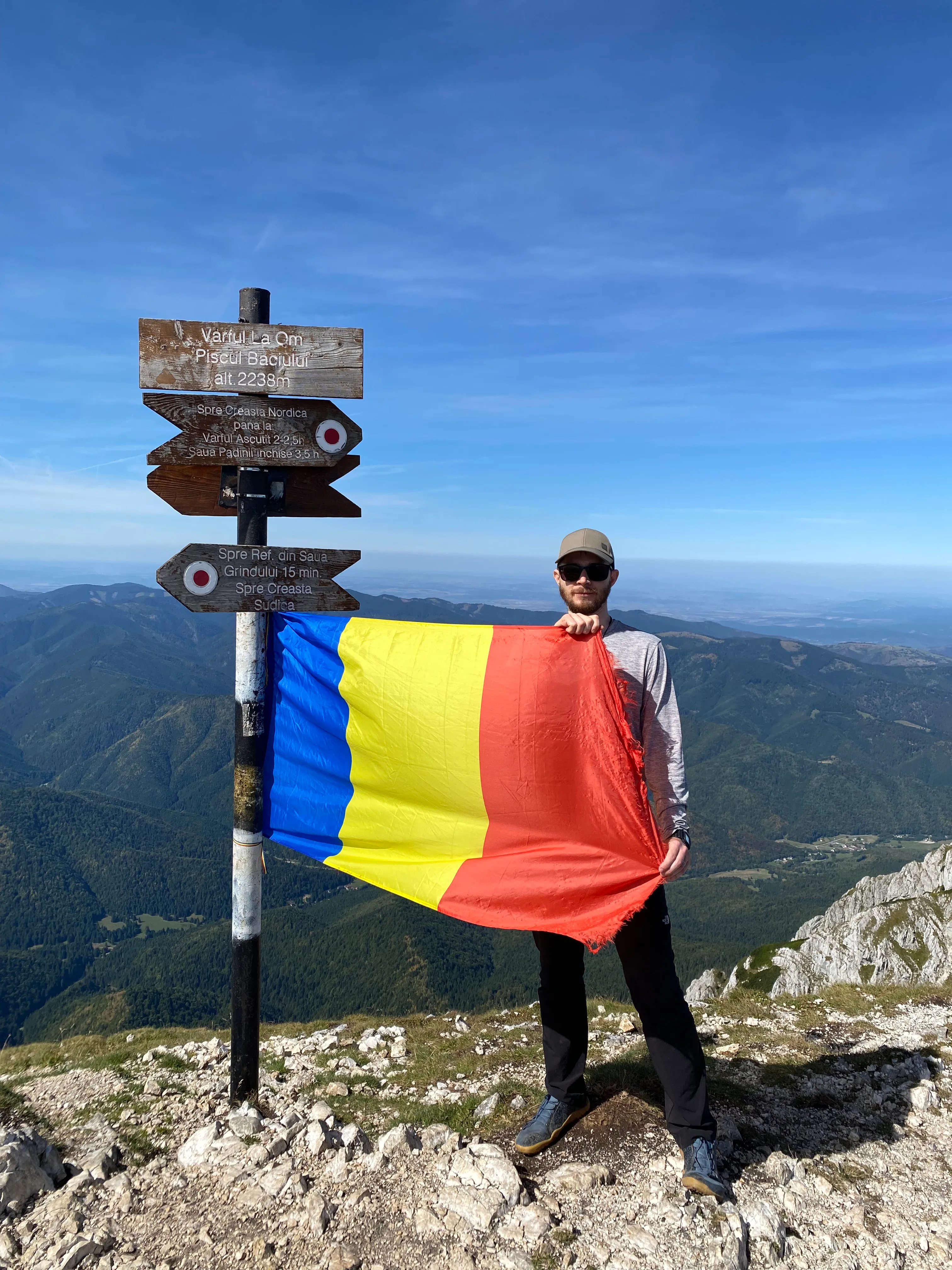Me at the peak: Vârful La Om, Piscul Basciului, 2,238m